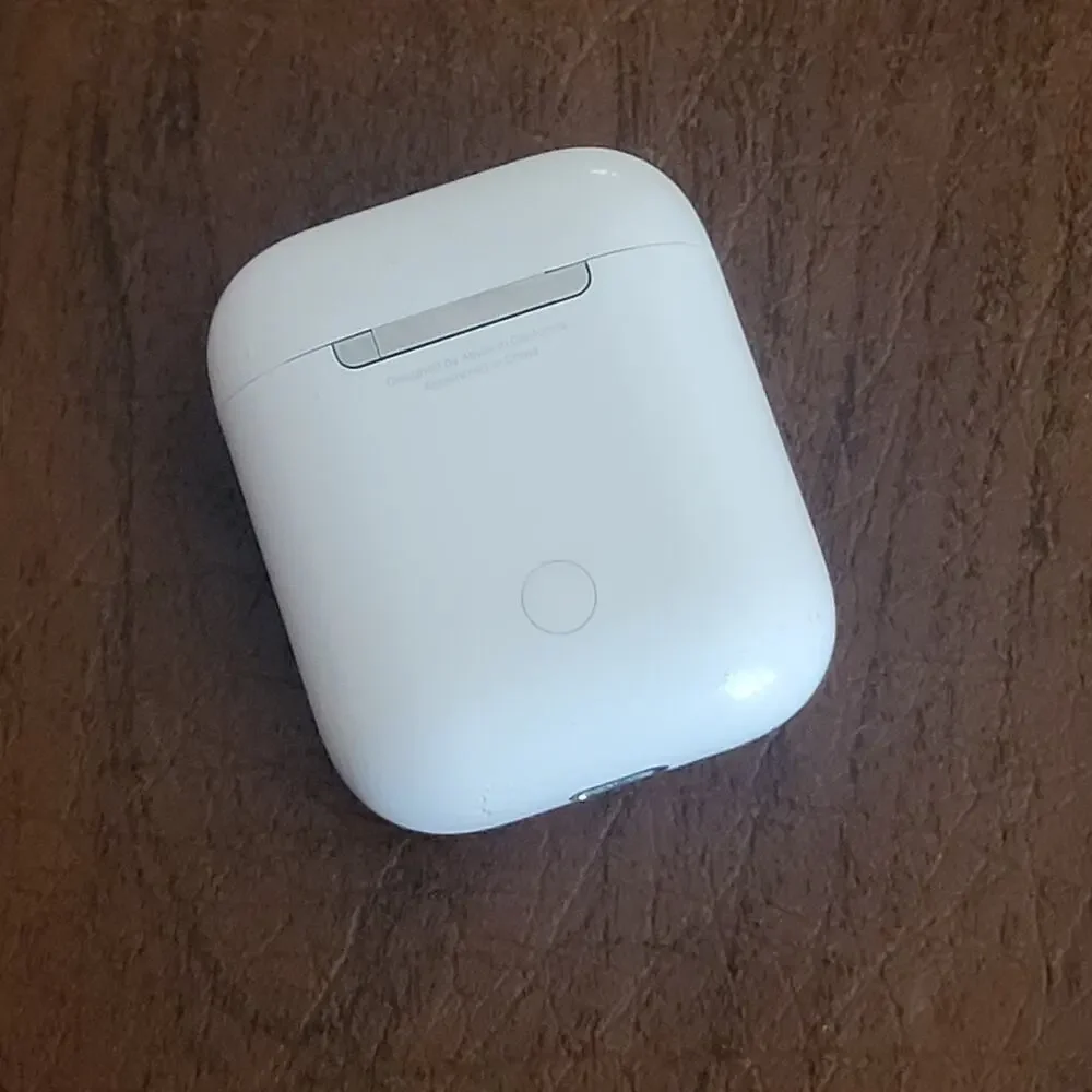 Apple AirPods 2nd Gen RIGHT Earbud A2032 with charging case